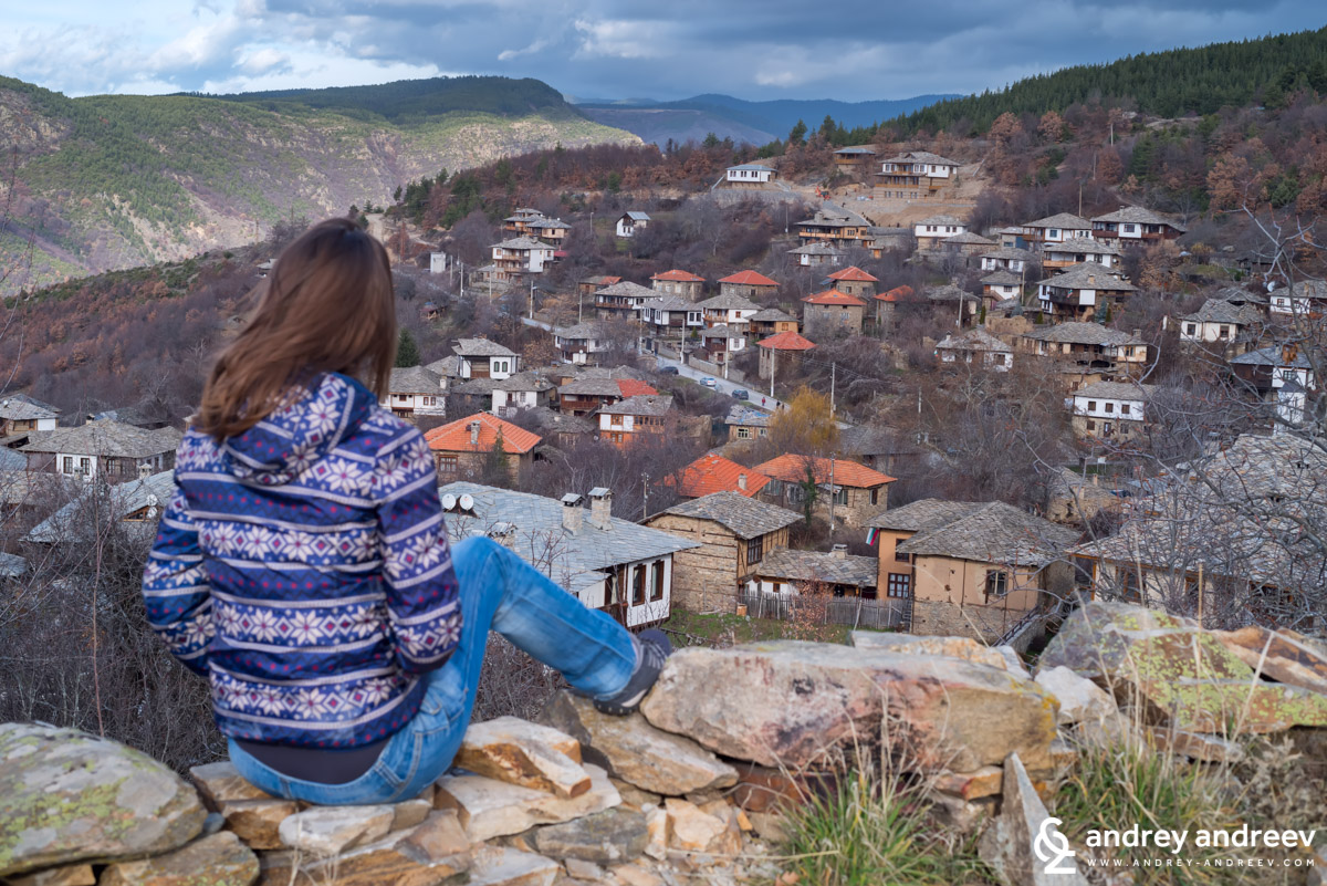 Гледка към село Лещен