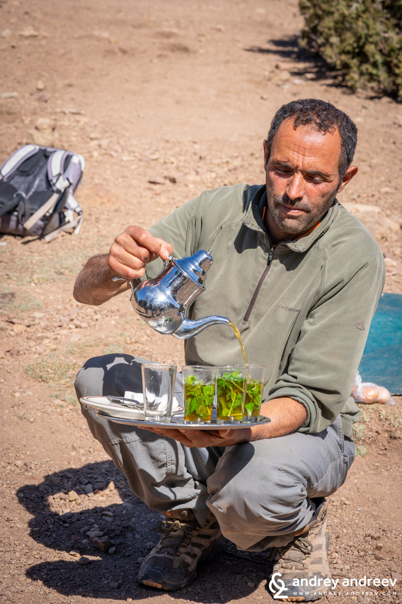 Mehmed serves delicious tea to our group