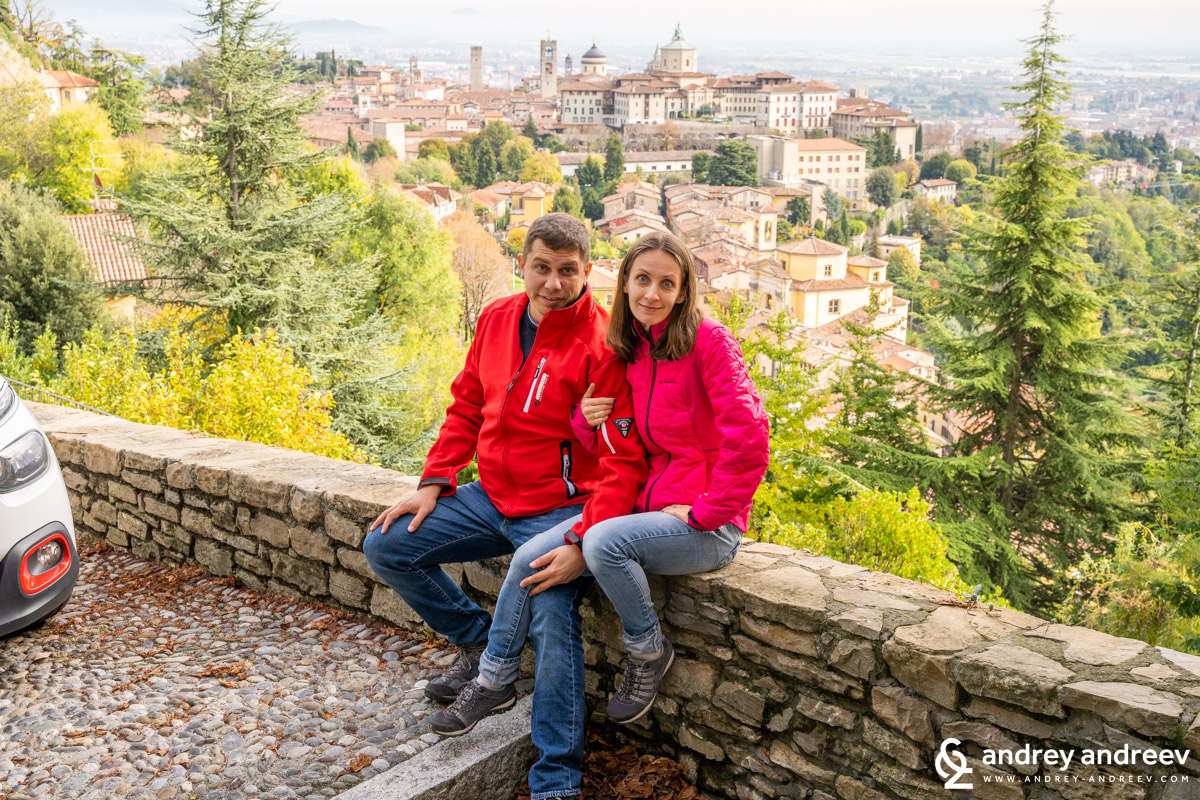 Mimi and I are taking a photo on the way to San Vigilio Castle